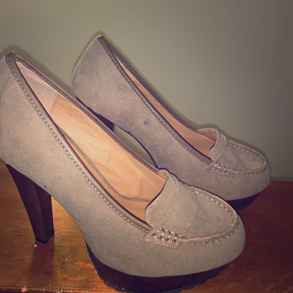 Qupid Saydie-49 taupe suede clog heels size 10